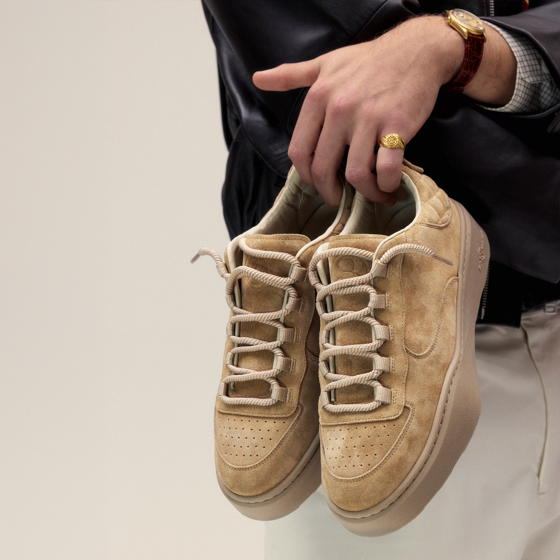 Henley ⎸ Taupe Suede